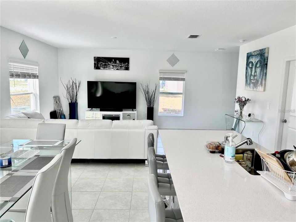 For Rent: $2,125 (4 beds, 2 baths, 1879 Square Feet)