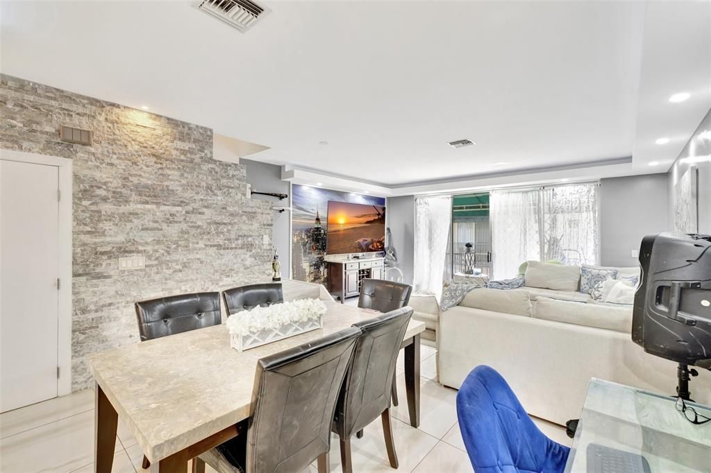 На продажу: $474,990 (4 спален, 2 ванн, 1812 Квадратных фут)