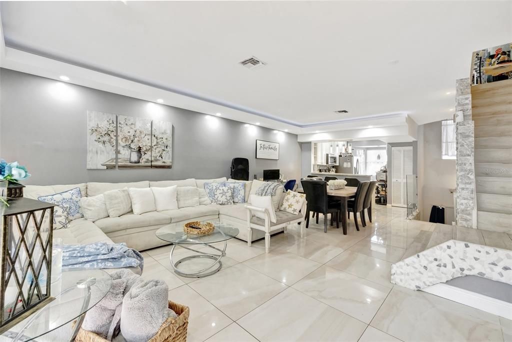 На продажу: $474,990 (4 спален, 2 ванн, 1812 Квадратных фут)