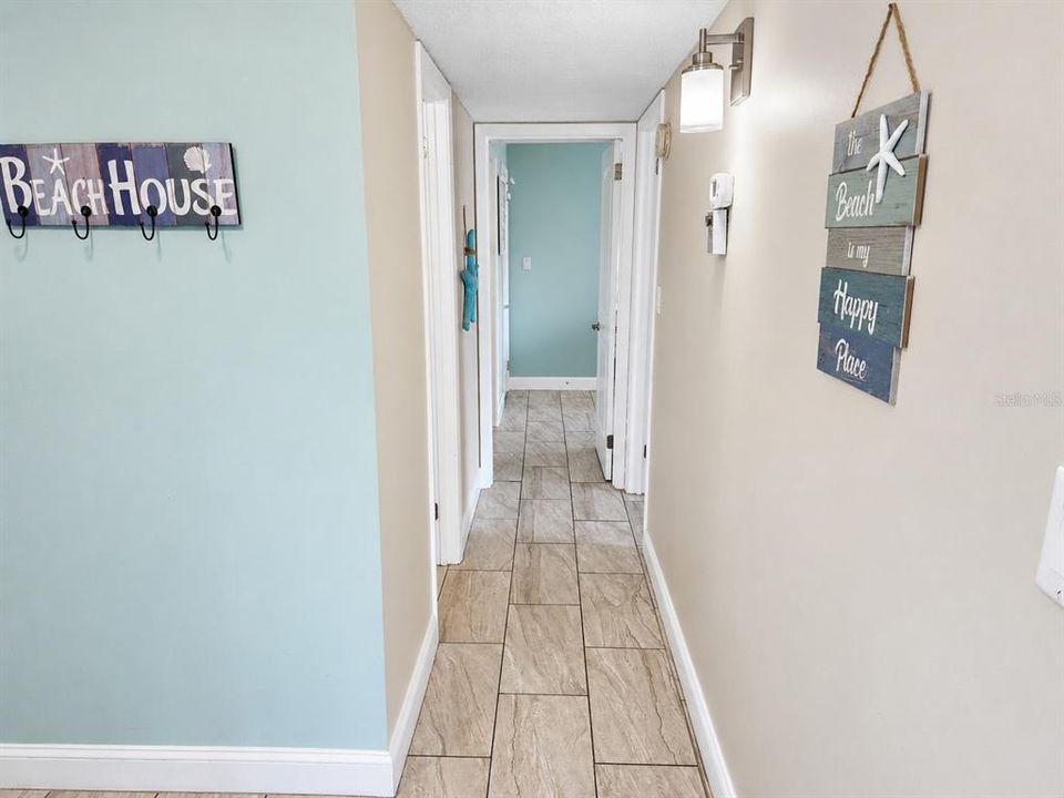 For Sale: $324,900 (2 beds, 2 baths, 912 Square Feet)