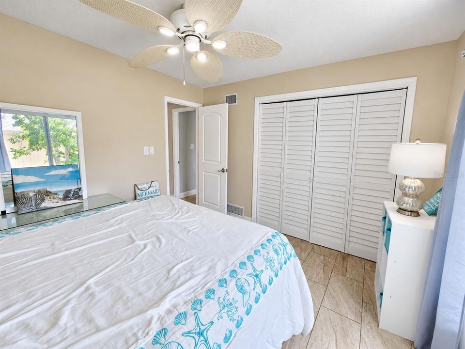 For Sale: $324,900 (2 beds, 2 baths, 912 Square Feet)