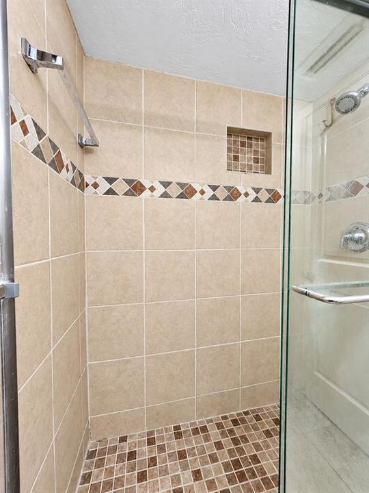 For Sale: $324,900 (2 beds, 2 baths, 912 Square Feet)