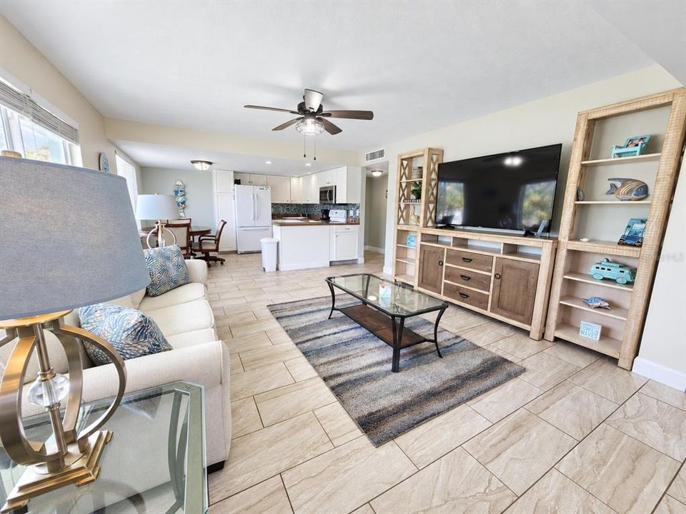For Sale: $324,900 (2 beds, 2 baths, 912 Square Feet)