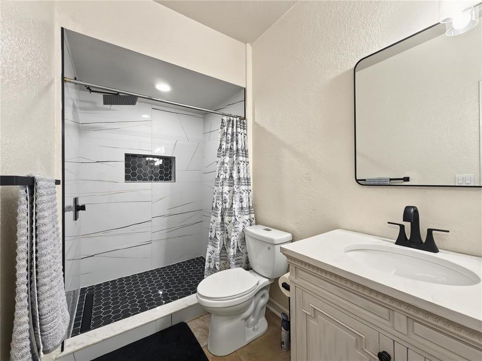 For Rent: $1,900 (2 beds, 2 baths, 1085 Square Feet)