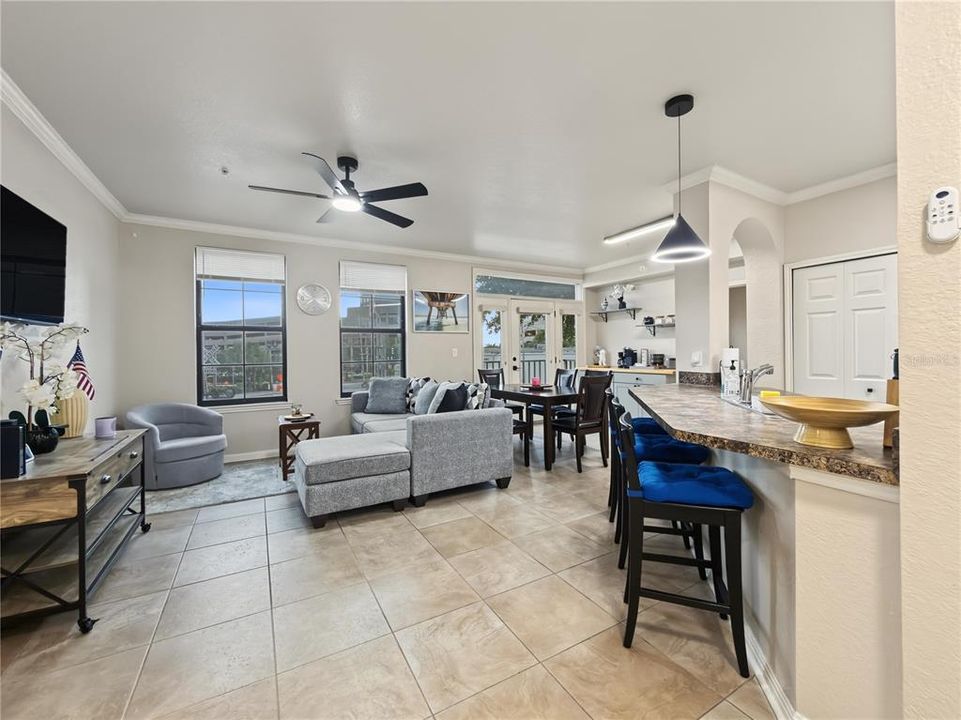 For Rent: $1,900 (2 beds, 2 baths, 1085 Square Feet)