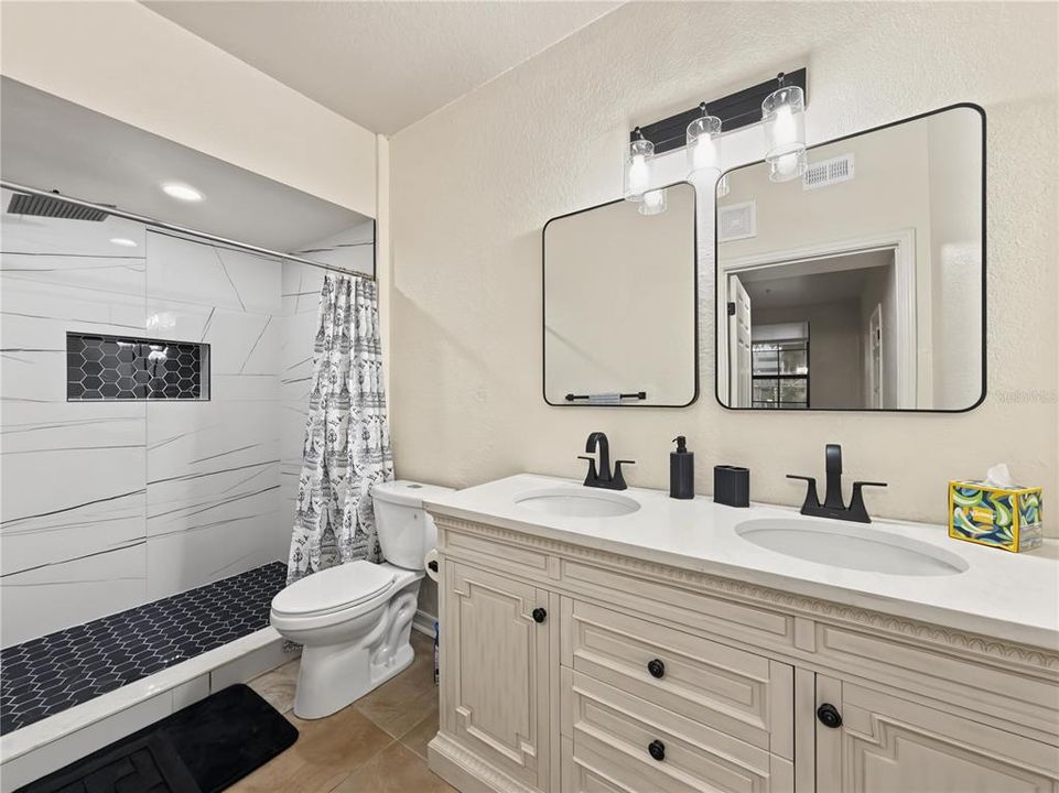 For Rent: $1,900 (2 beds, 2 baths, 1085 Square Feet)