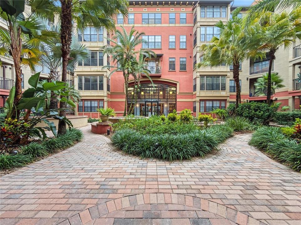 For Rent: $1,900 (2 beds, 2 baths, 1085 Square Feet)