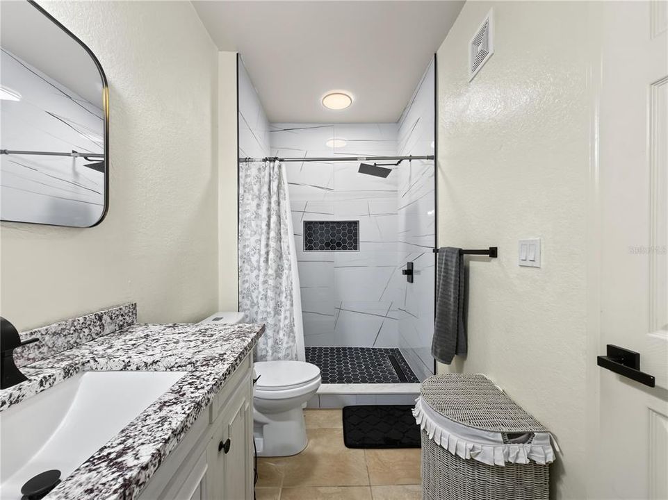 For Rent: $1,900 (2 beds, 2 baths, 1085 Square Feet)