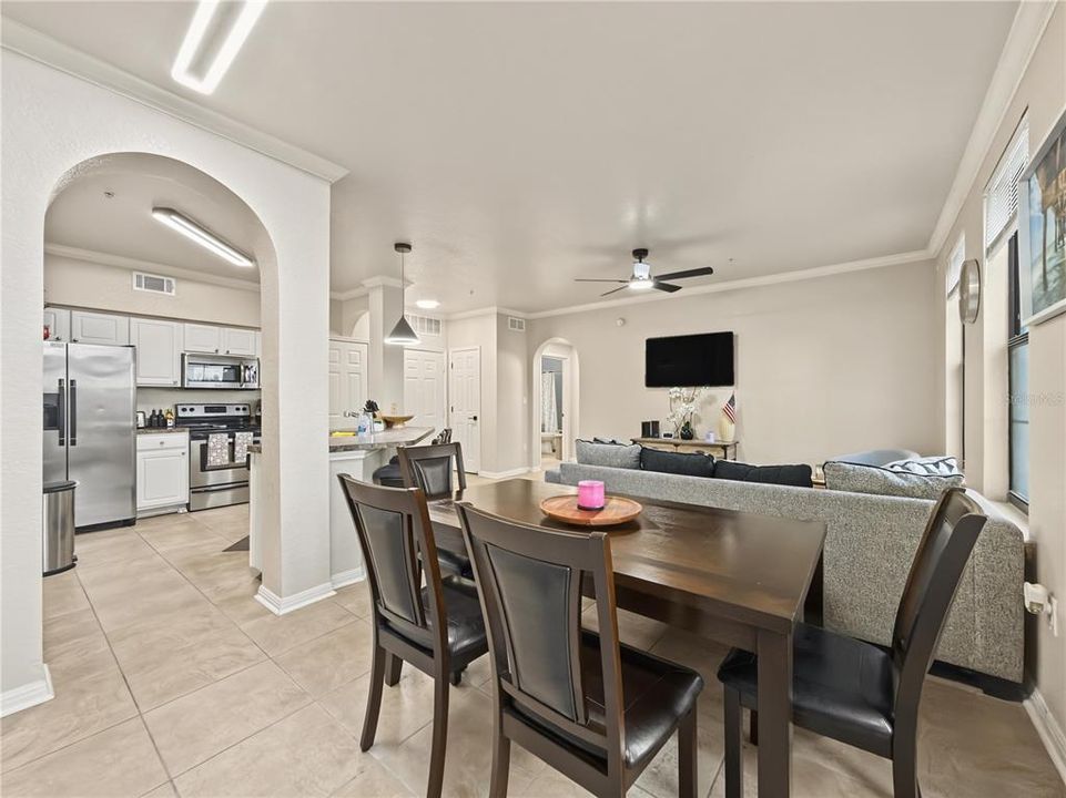 For Rent: $1,900 (2 beds, 2 baths, 1085 Square Feet)