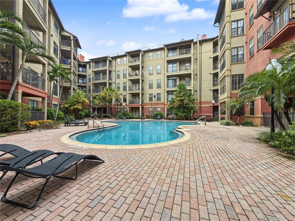 For Rent: $1,900 (2 beds, 2 baths, 1085 Square Feet)