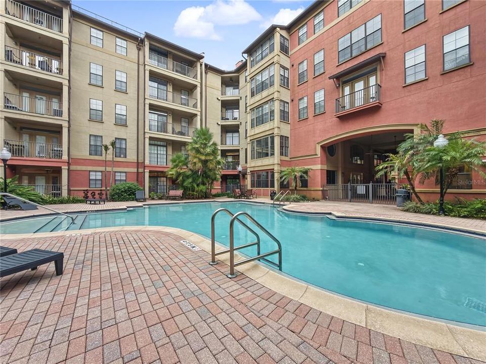 For Rent: $1,900 (2 beds, 2 baths, 1085 Square Feet)