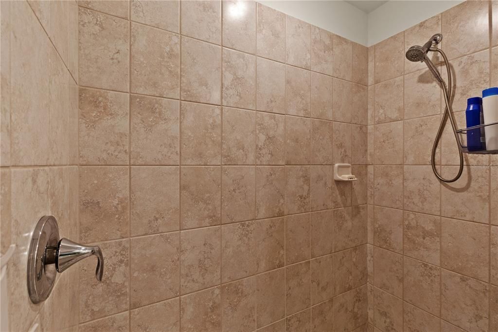 На продажу: $379,000 (2 спален, 2 ванн, 1422 Квадратных фут)