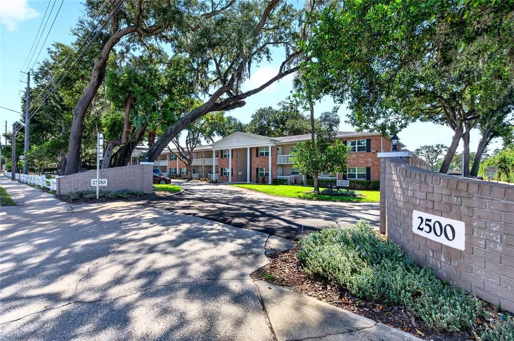 For Sale: $169,900 (1 beds, 1 baths, 645 Square Feet)