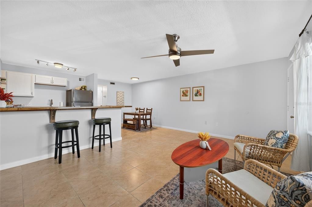 For Sale: $169,900 (1 beds, 1 baths, 645 Square Feet)