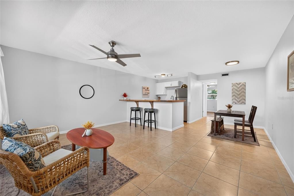 For Sale: $169,900 (1 beds, 1 baths, 645 Square Feet)