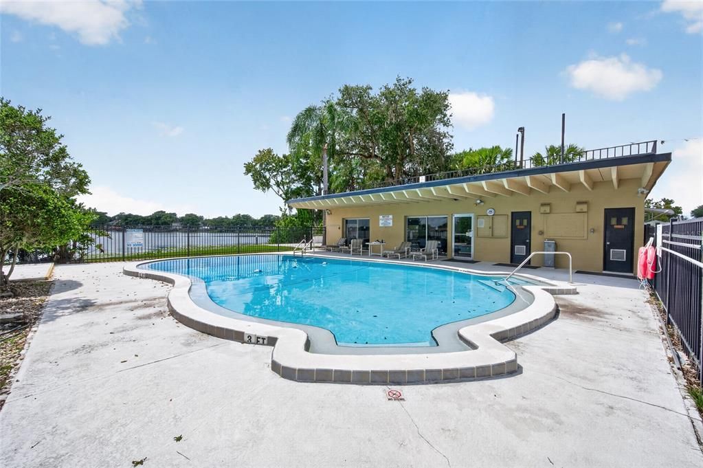 For Sale: $169,900 (1 beds, 1 baths, 645 Square Feet)