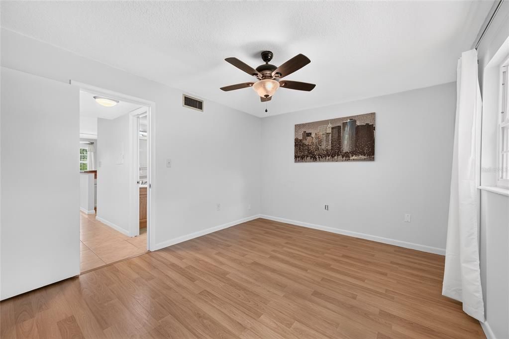 For Sale: $169,900 (1 beds, 1 baths, 645 Square Feet)