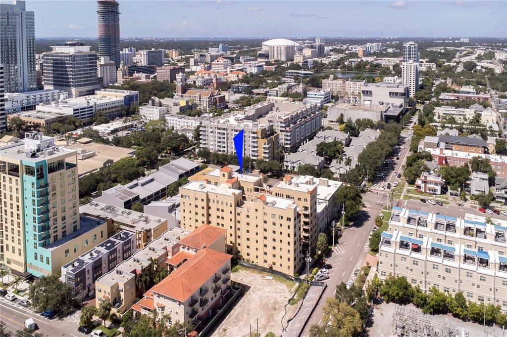 For Rent: $1,875 (1 beds, 1 baths, 702 Square Feet)