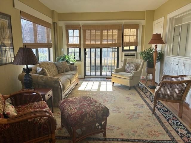For Rent: $1,875 (1 beds, 1 baths, 702 Square Feet)