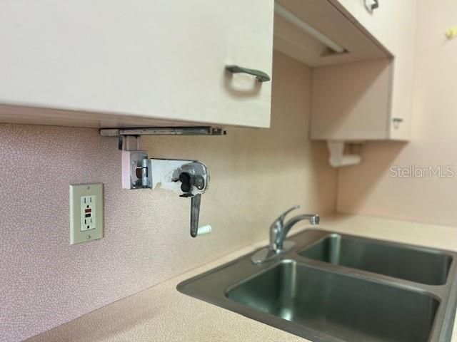 For Rent: $1,875 (1 beds, 1 baths, 702 Square Feet)