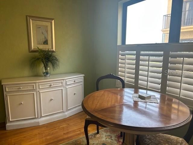 For Rent: $1,875 (1 beds, 1 baths, 702 Square Feet)