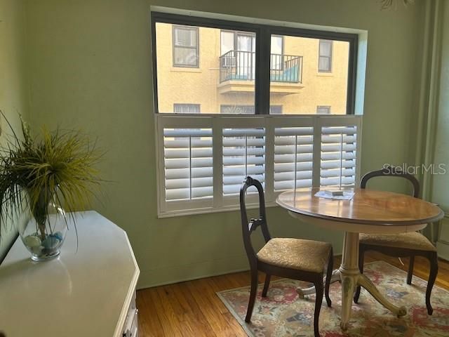 For Rent: $1,875 (1 beds, 1 baths, 702 Square Feet)