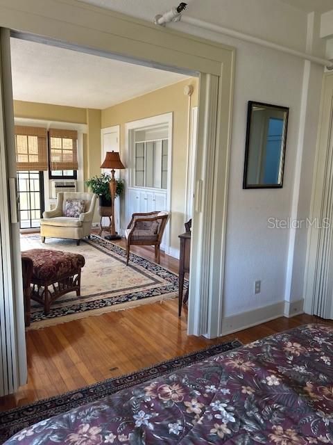 For Rent: $1,875 (1 beds, 1 baths, 702 Square Feet)
