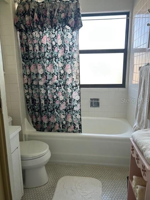 For Rent: $1,875 (1 beds, 1 baths, 702 Square Feet)