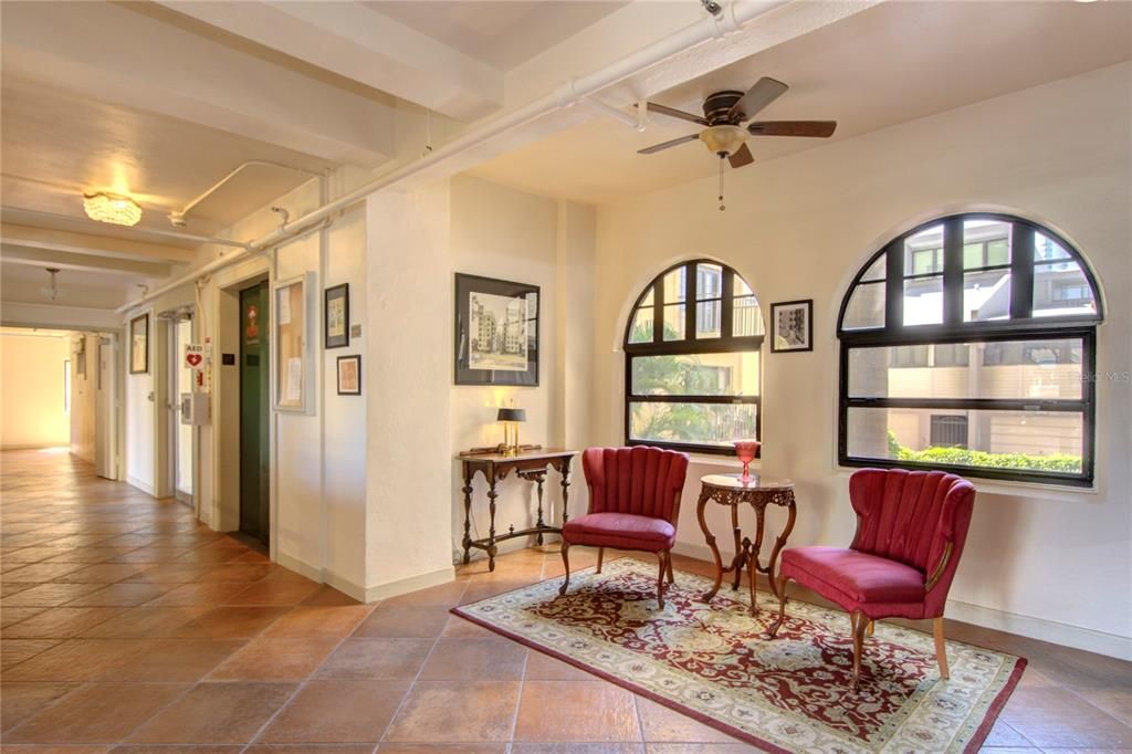 For Rent: $1,875 (1 beds, 1 baths, 702 Square Feet)