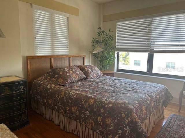 For Rent: $1,875 (1 beds, 1 baths, 702 Square Feet)