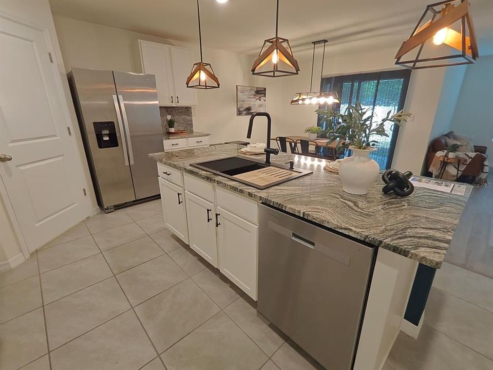 В аренду: $2,495 (4 спален, 2 ванн, 1768 Квадратных фут)