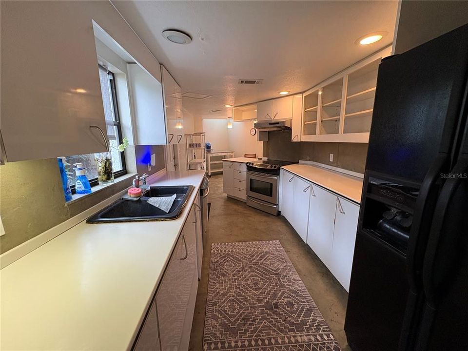 For Sale: $600,000 (3 beds, 2 baths, 2516 Square Feet)