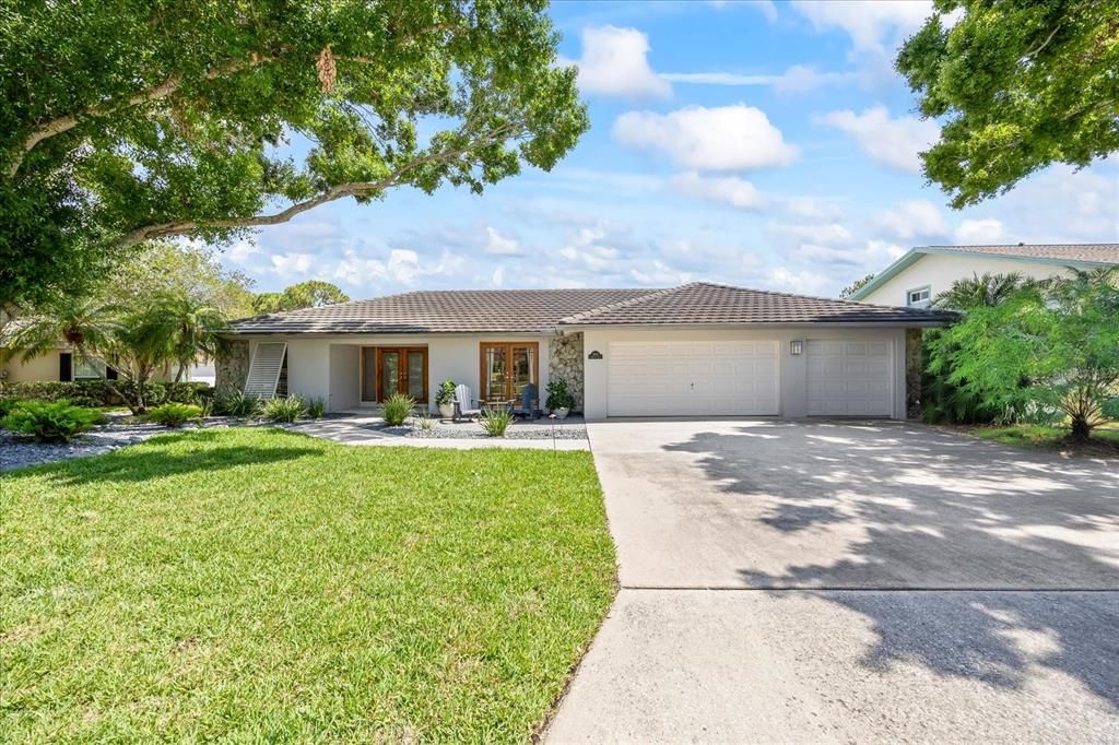 For Sale: $950,000 (4 beds, 3 baths, 2756 Square Feet)