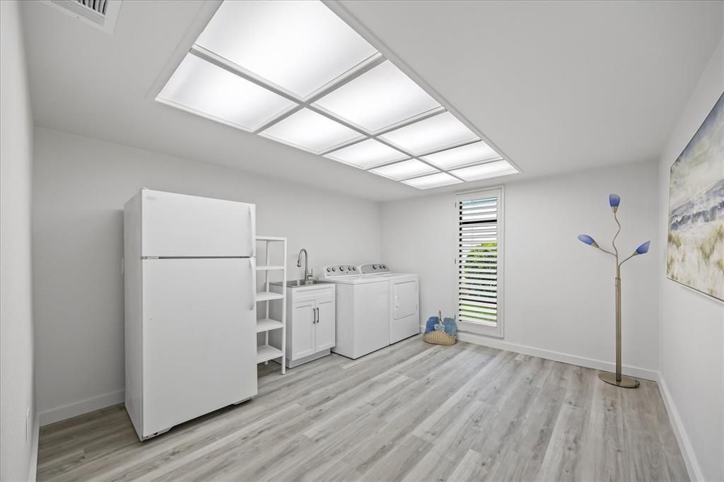 For Sale: $950,000 (4 beds, 3 baths, 2756 Square Feet)