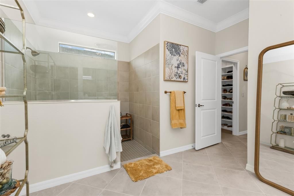 En Venta: $675,000 (3 camas, 3 baños, 2214 Pies cuadrados)