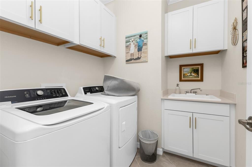 En Venta: $675,000 (3 camas, 3 baños, 2214 Pies cuadrados)
