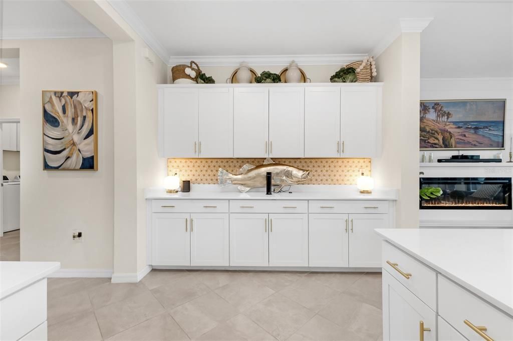 En Venta: $675,000 (3 camas, 3 baños, 2214 Pies cuadrados)