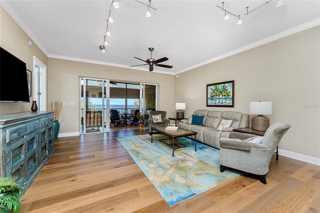 For Sale: $559,000 (3 beds, 2 baths, 2153 Square Feet)