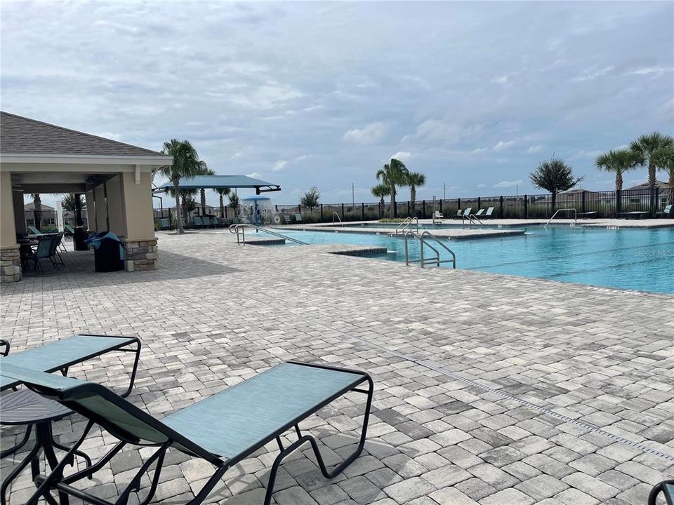 For Sale: $305,000 (3 beds, 2 baths, 1405 Square Feet)