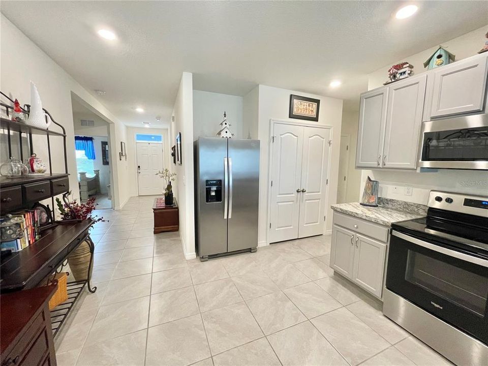 For Sale: $305,000 (3 beds, 2 baths, 1405 Square Feet)