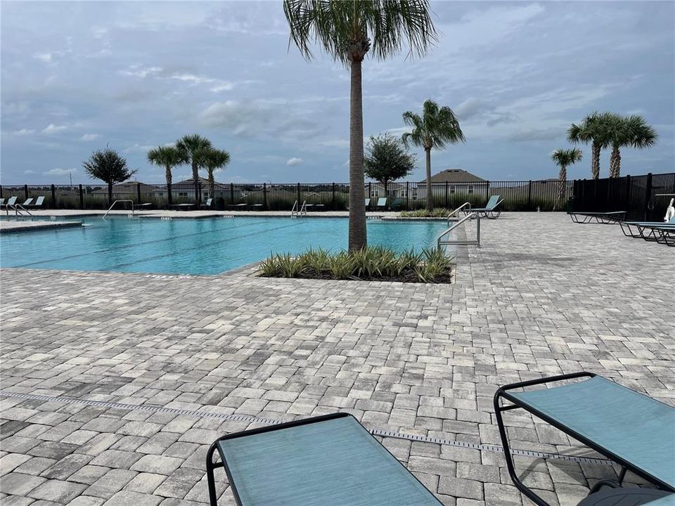 For Sale: $305,000 (3 beds, 2 baths, 1405 Square Feet)