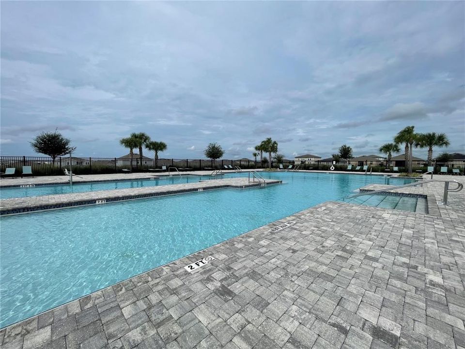 For Sale: $305,000 (3 beds, 2 baths, 1405 Square Feet)