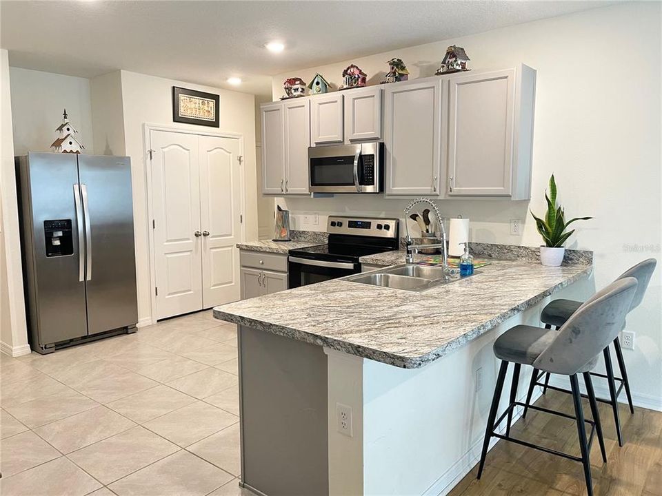 For Sale: $305,000 (3 beds, 2 baths, 1405 Square Feet)