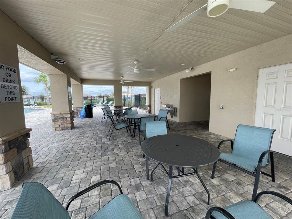 For Sale: $305,000 (3 beds, 2 baths, 1405 Square Feet)