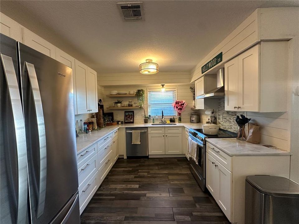 For Sale: $265,000 (2 beds, 1 baths, 1174 Square Feet)