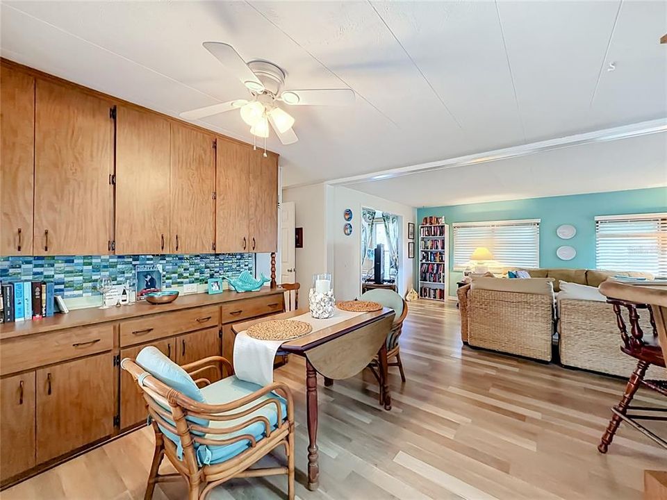 For Sale: $99,900 (2 beds, 2 baths, 888 Square Feet)