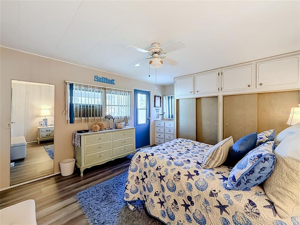 For Sale: $99,900 (2 beds, 2 baths, 888 Square Feet)