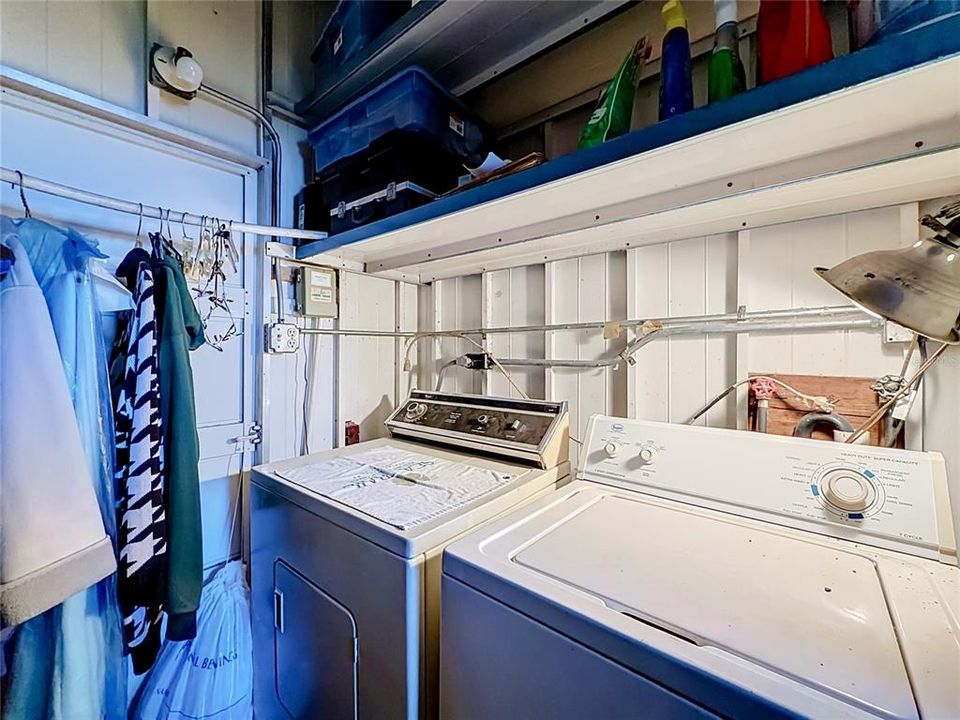 For Sale: $99,900 (2 beds, 2 baths, 888 Square Feet)