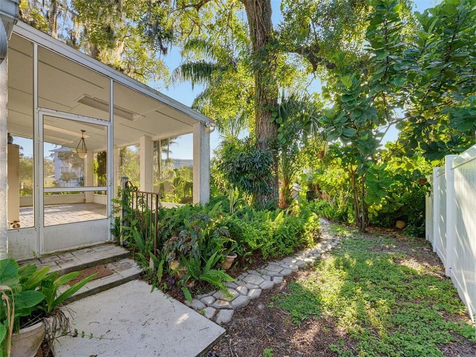 For Sale: $320,000 (2 beds, 2 baths, 1748 Square Feet)