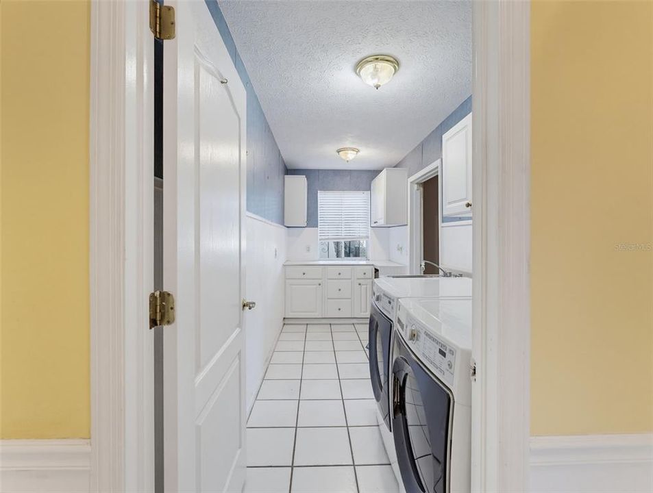 For Sale: $320,000 (2 beds, 2 baths, 1748 Square Feet)